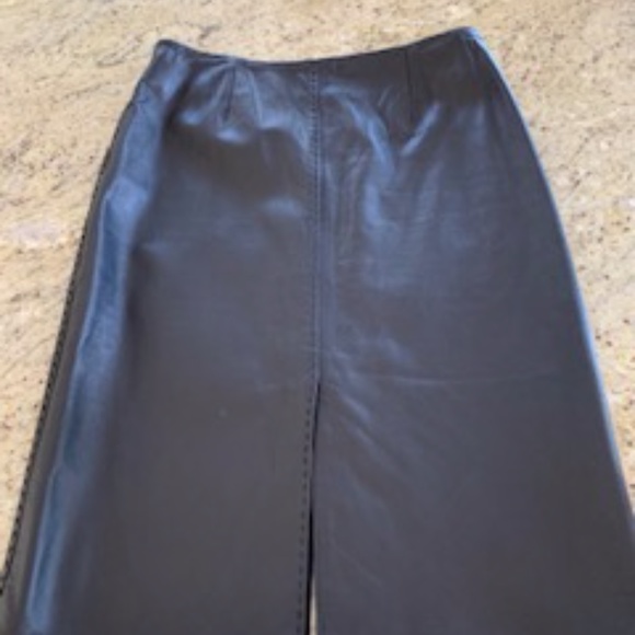 BLACK LEATHER SKIRT - Picture 3 of 4